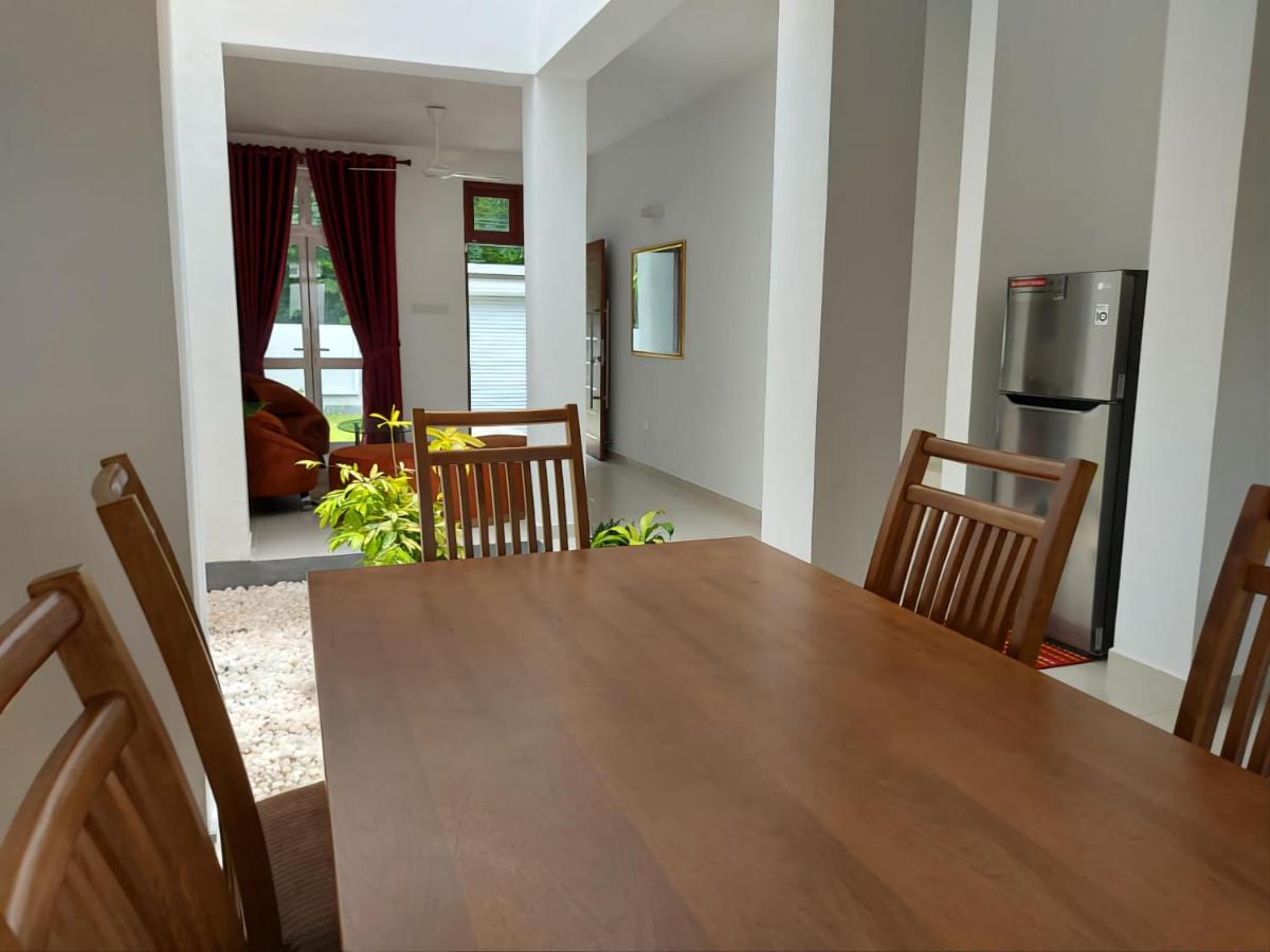 Oesis - Stylish Villa Steps From Historic Galle Fort Extérieur photo